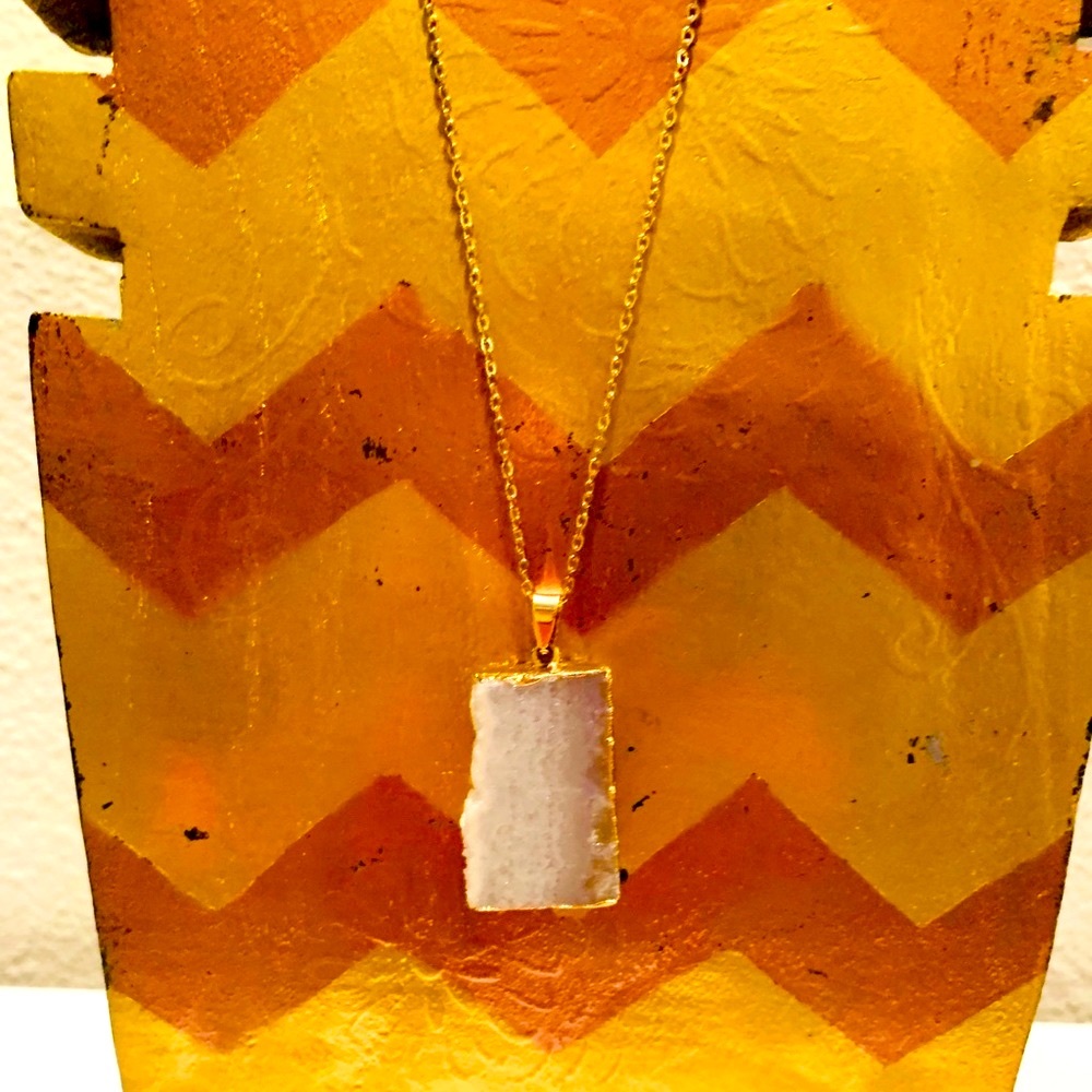 Anthropologie, White Druzy Gold Tone Necklace 18”, New